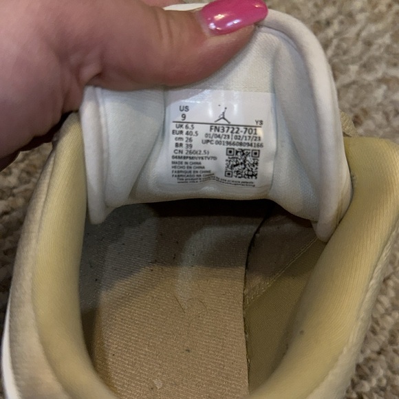 Nike Air Jordan 1 Low SE - Picture 4 of 6